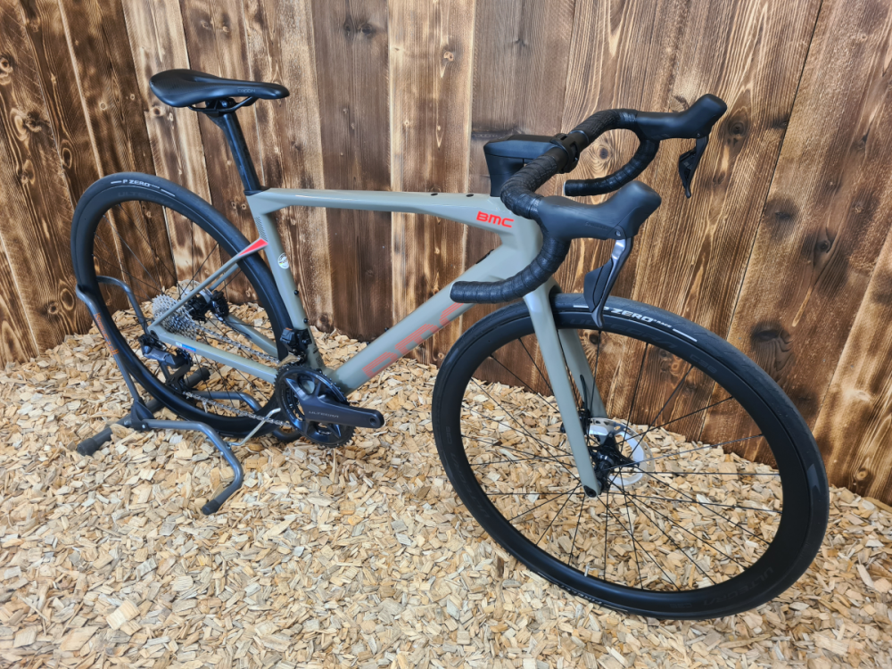 BMC Roadmachine 01 Costum Ultegra Di2 12-Gang