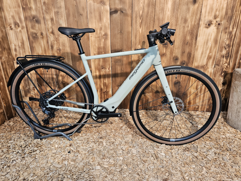 Megamo Lande Flat-Bar Equipped