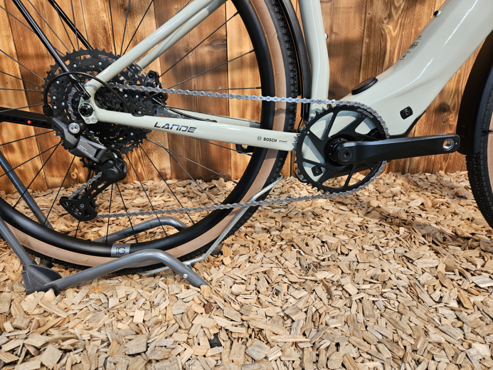 Megamo Lande Flat-Bar Equipped